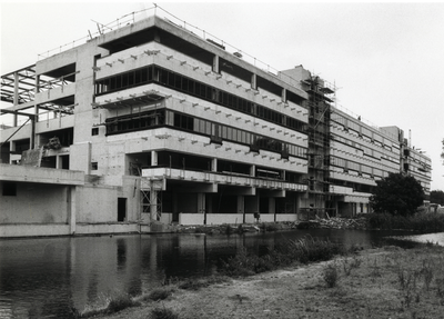 404012 Gezicht op het in aanbouw zijnde Expeditieknooppunt/ Kantoor Postdistrict Utrecht van de P.T.T. (Mineurslaan 20) ...